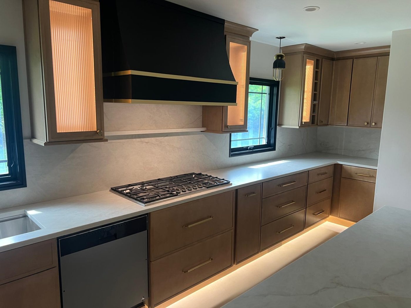 Custom hood and quartz cook wall Bergen County NJ Bergen Remodeling